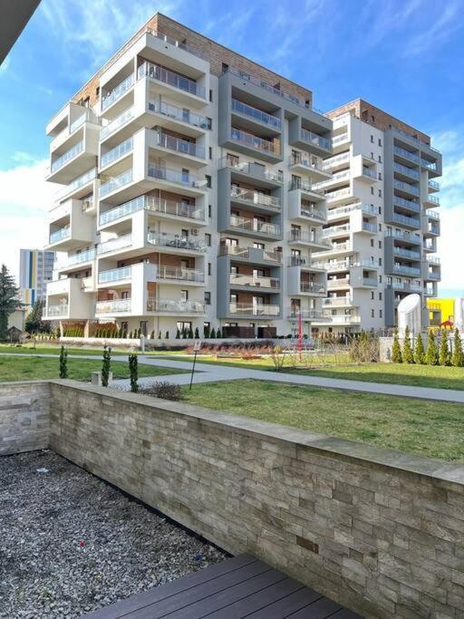 Apartstars - Powstancow #32 With Terrace Rzeszów Exteriér fotografie