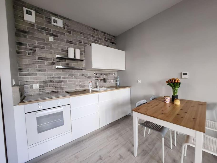 Apartstars - Powstancow #32 With Terrace Rzeszów Exteriér fotografie